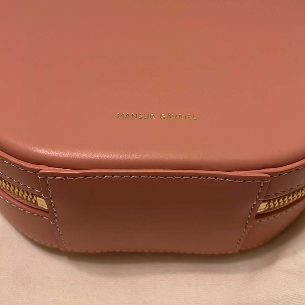 Mansur Gavriel Circle Crossbody Bag in Coral - Picture 4 of 12